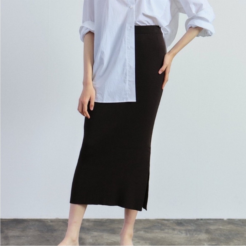 Mijeong Park Black Ribbed Knit Midi Side Slit Minimalist Linen Cotton Skirt‎